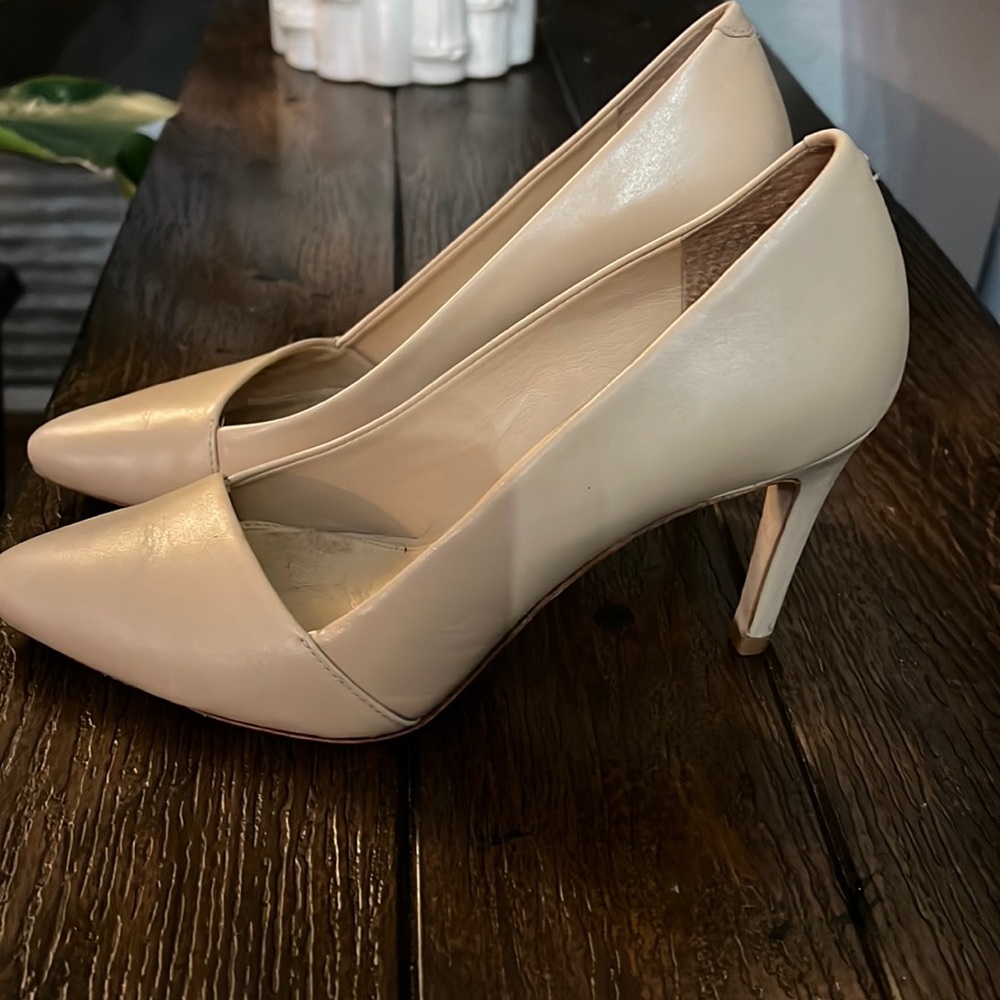 Like new Antonio Melani heels. Nude color. Slight scuff on very end toe.